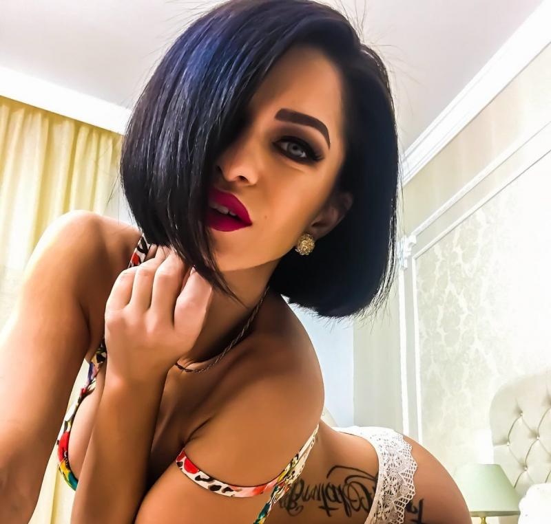 Очень сексуальные девушки с челкой - много фото