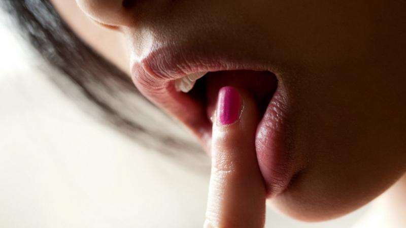 Красивые губы девушек без лица