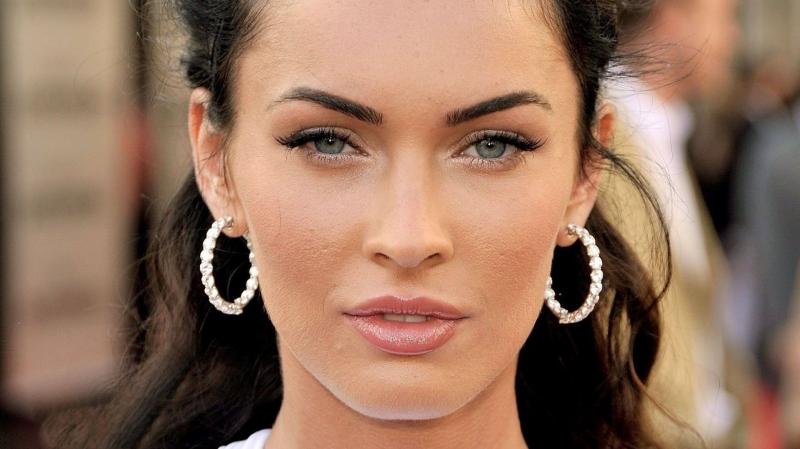 Красивые скулы у девушек