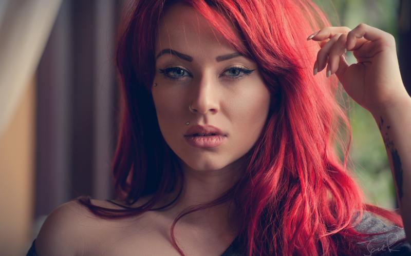 Очаровательные женщины с огненными волосами и изысканными формами