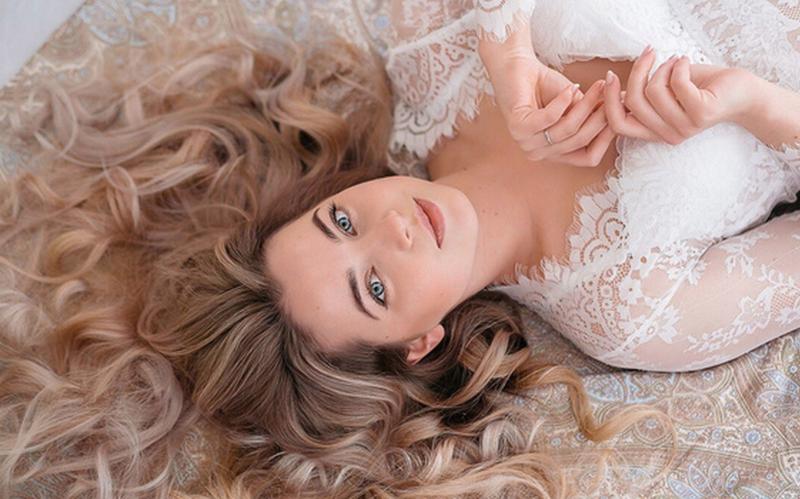 Кудрявые блондинки с длинными волосами