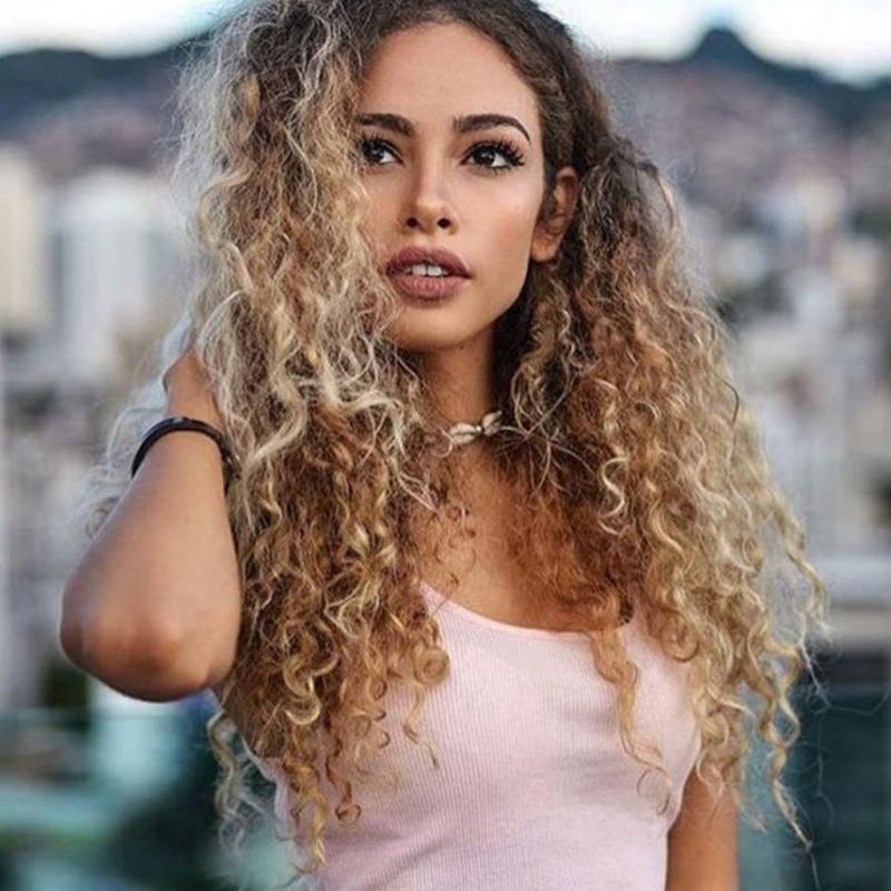 Кудрявые волосы у девушек