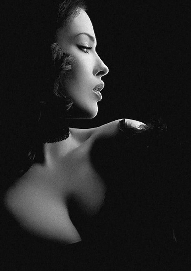 Лицо женщины в профиль