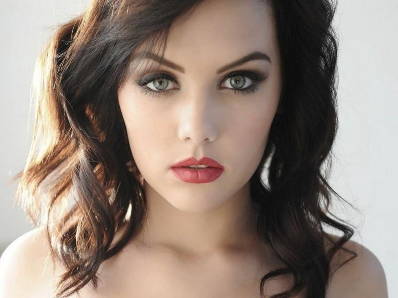 Мейкап для зеленоглазых брюнеток - 33 фото