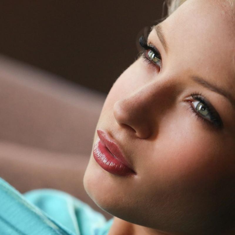 Очень очаровательные лица девушек