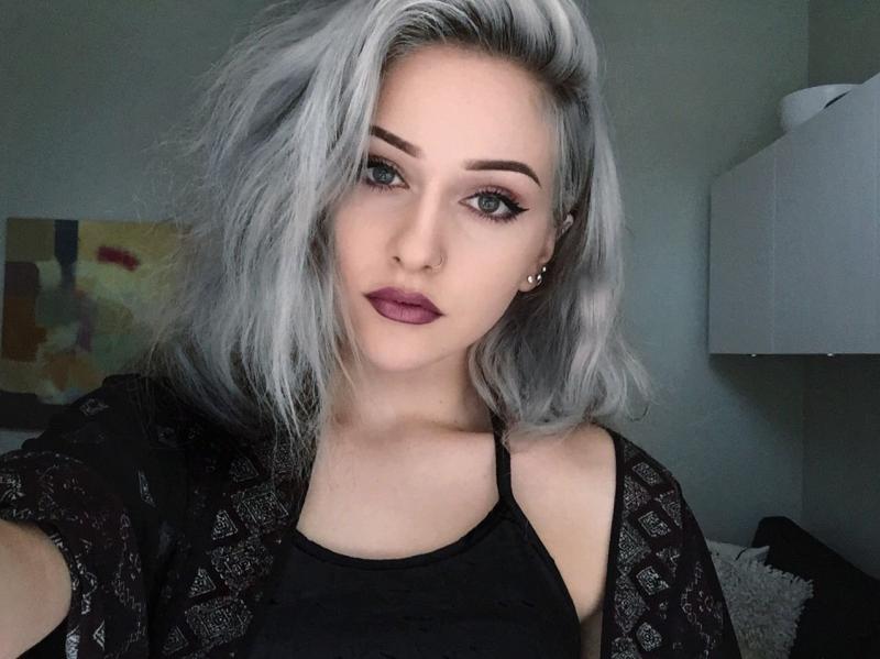 Пепельные волосы у девушек