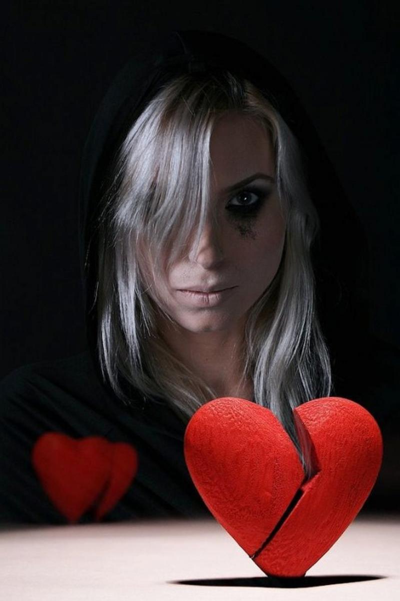 Разбитое сердце девушки