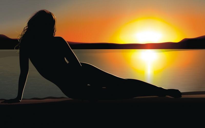 Силуэт девушки на закате