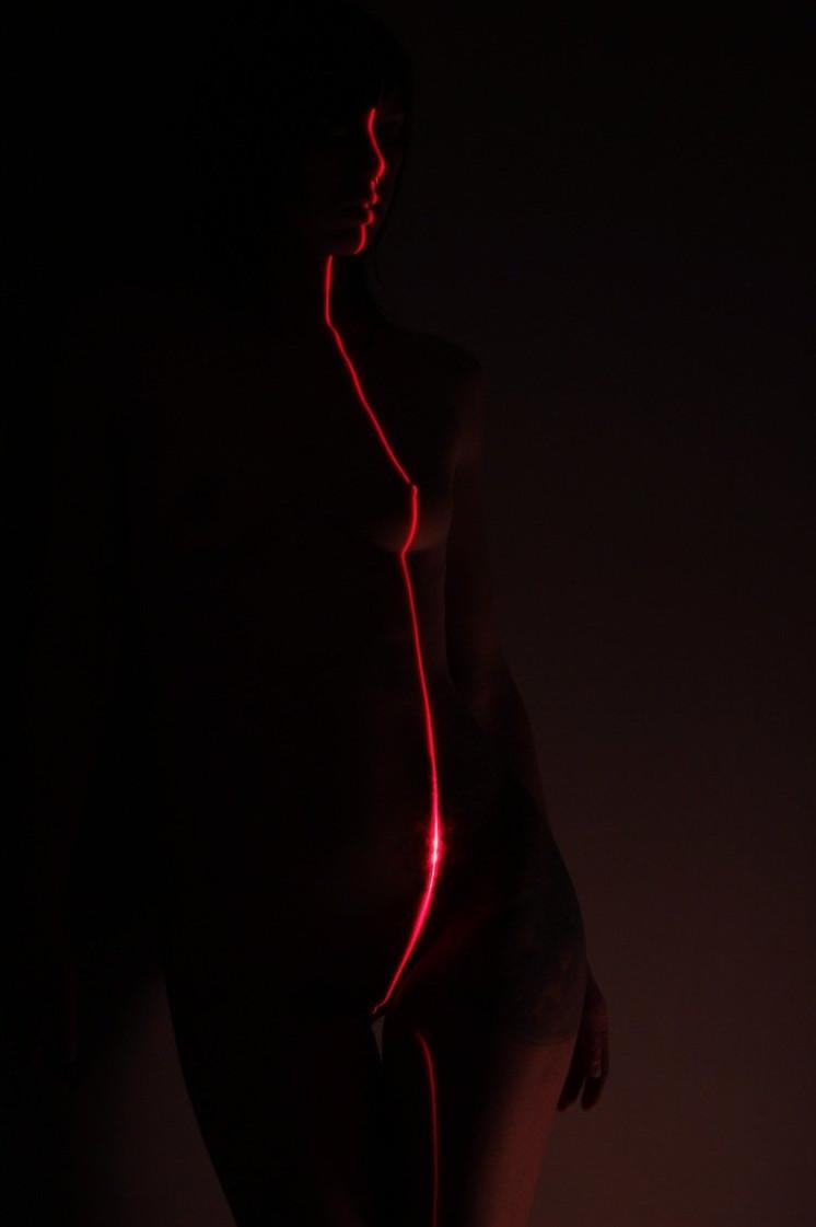 Силуэт голой женщины