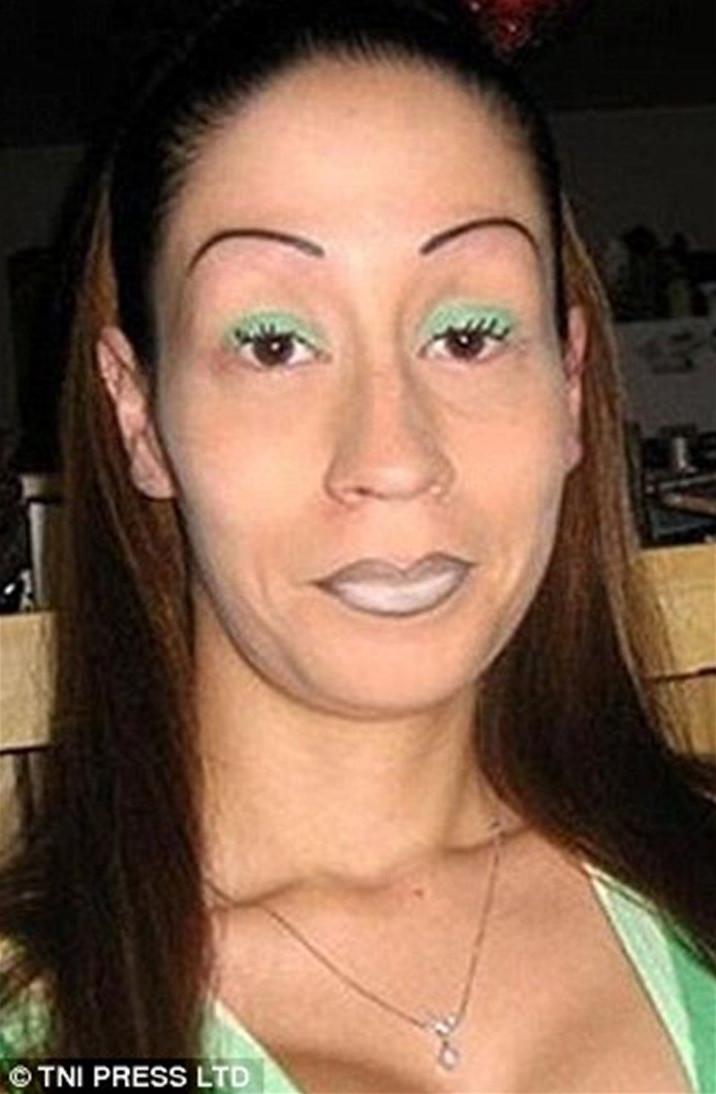 Смешные брови у девушек