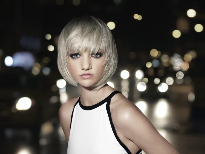 Лучшие стрижки "каре с челкой" для блондинок - фото