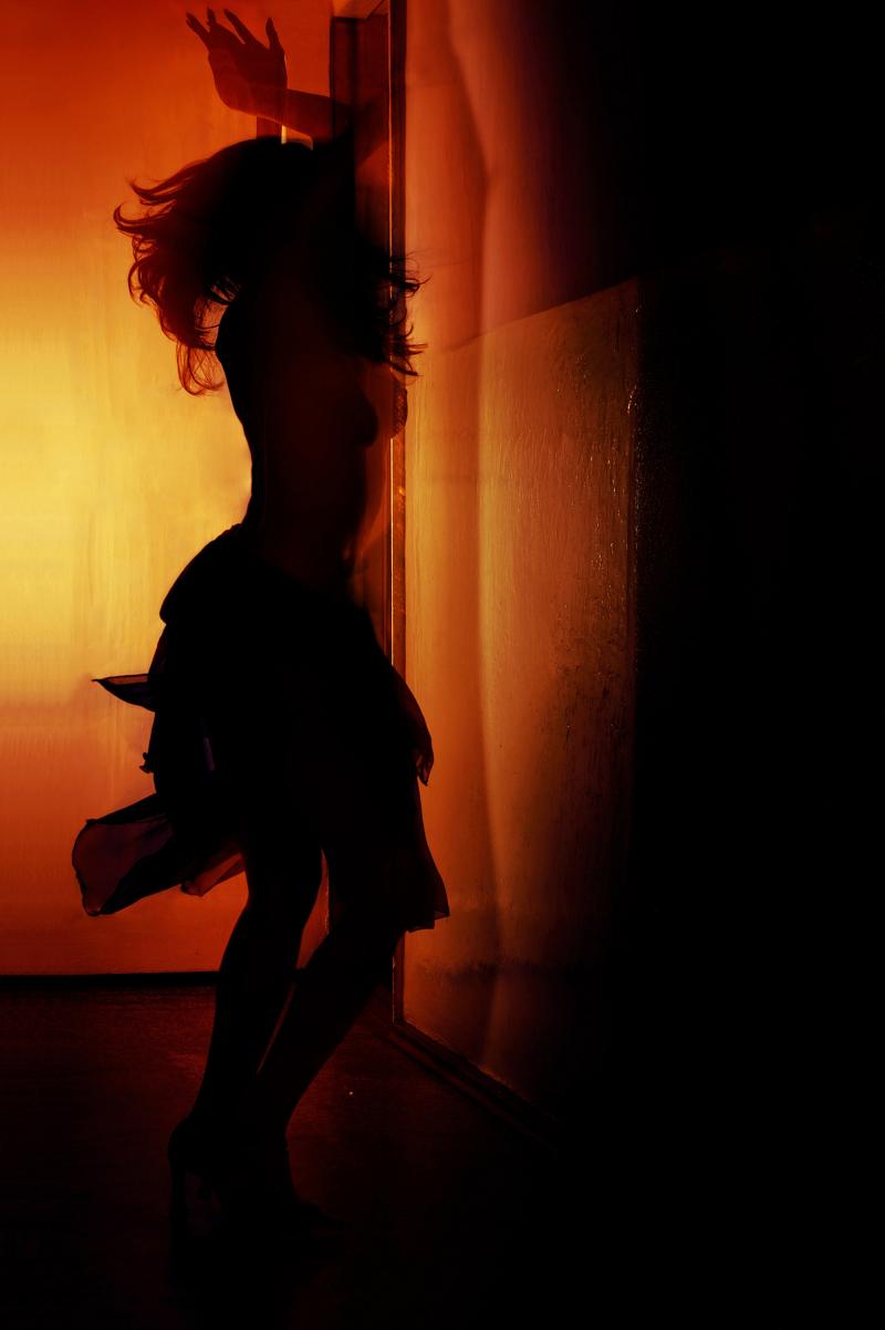 Тень девушки