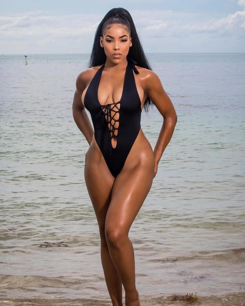 Узкие плечи у девушек