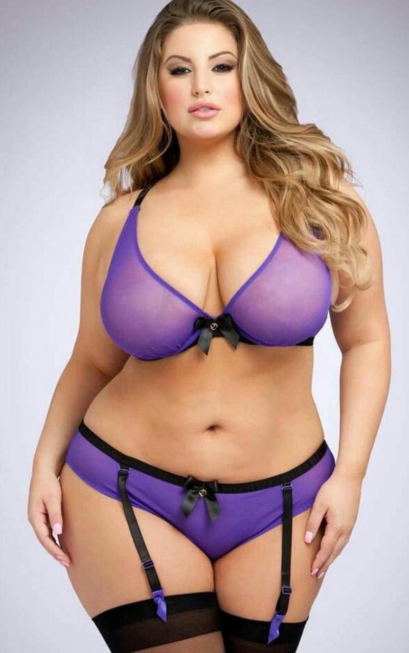 Женщины с большими формами