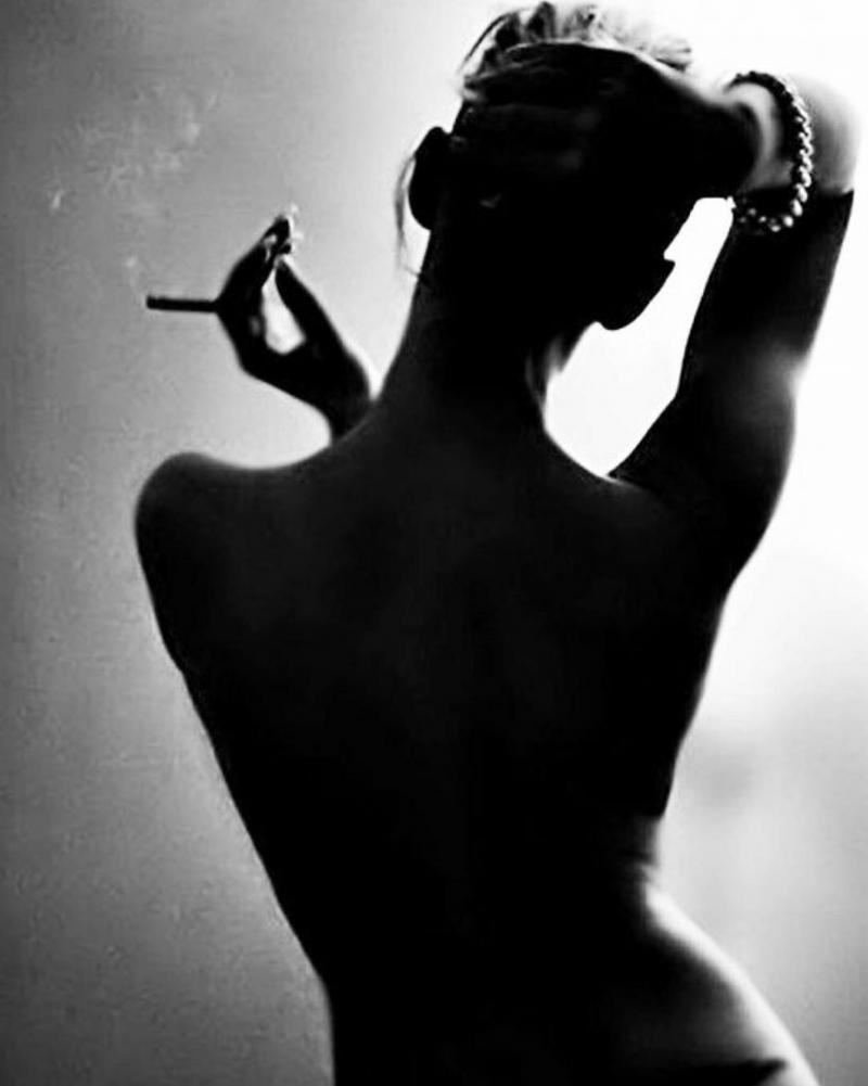 Дамский силуэт со спины