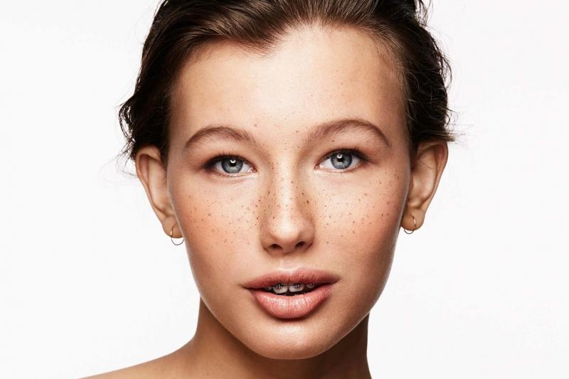 Женское лицо без макияжа