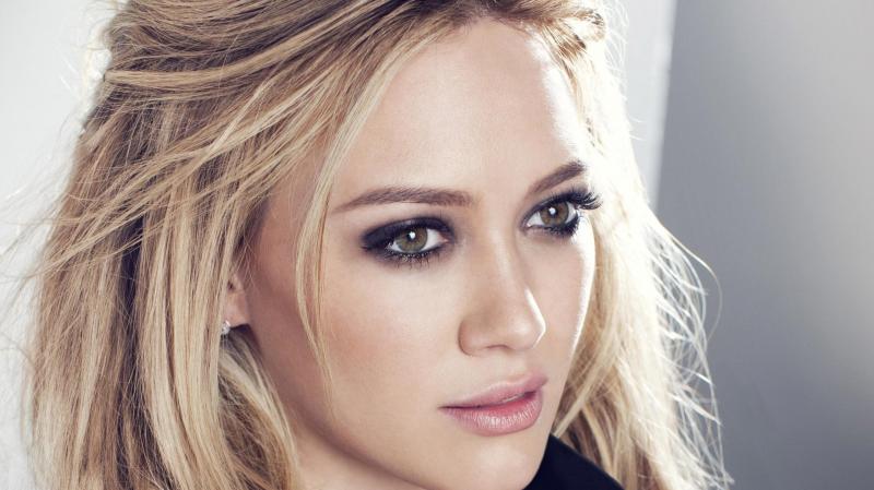 Знаменитости блондинки с коричневыми глазами