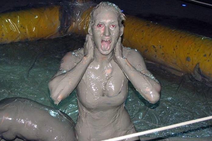 Фото: Борьба в грязи