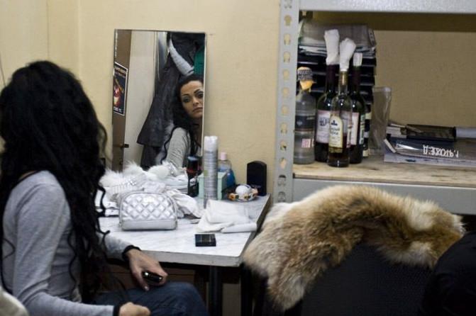 Фото: Девушки в окнах