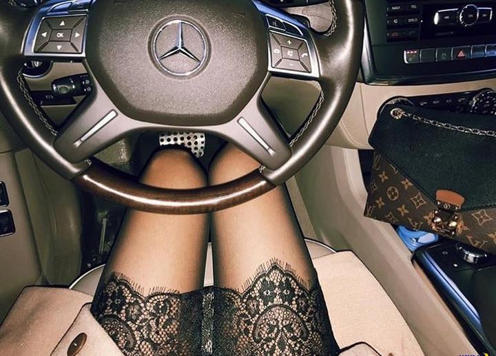 Фото: Увлекательный фетиш – ножки под рулём на 2021.12.24