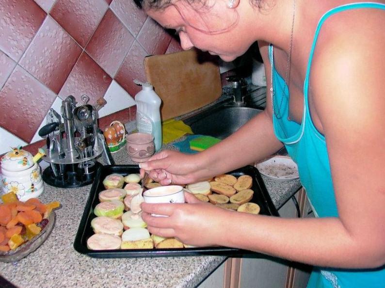 Фото: Женщины на кухне смотрится гармонично