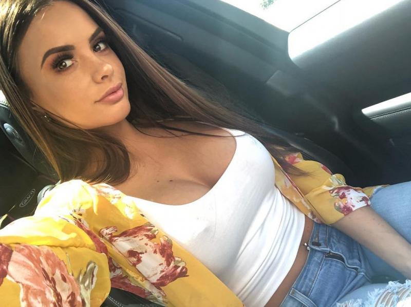 Әдемі мас қыз