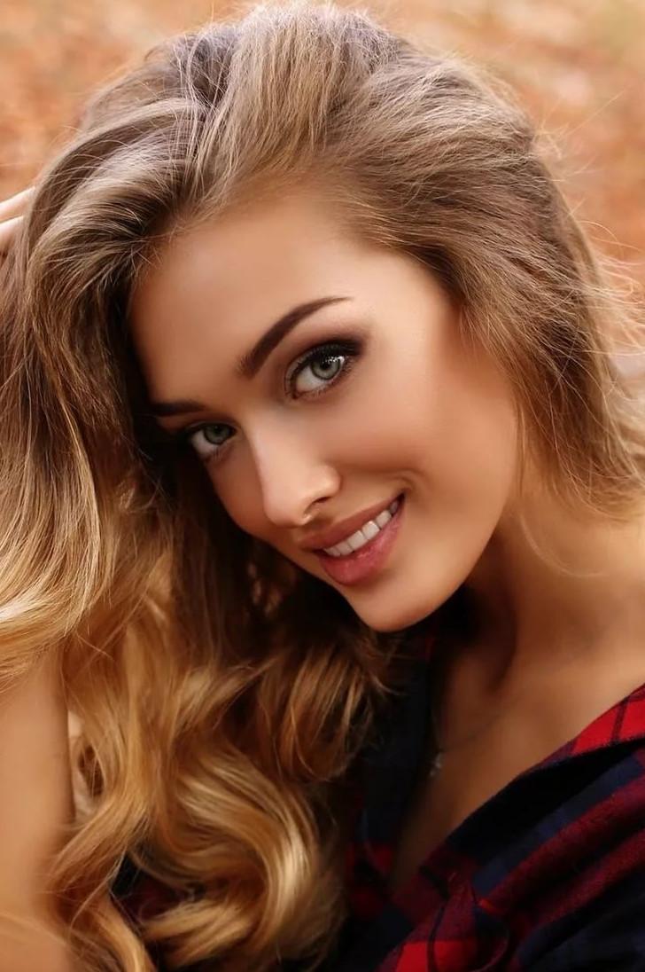 Дівчата красуні