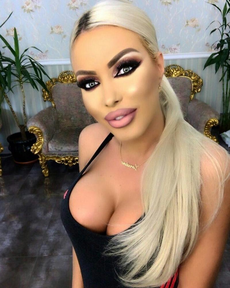 Еріндері ісінген қыздар әдемі