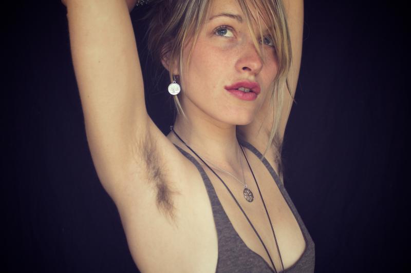 Қыздардың қолтығы әдемі