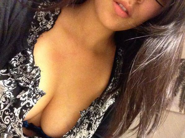 Фото: Дівчата, яким нудно на роботі на 28/01/22