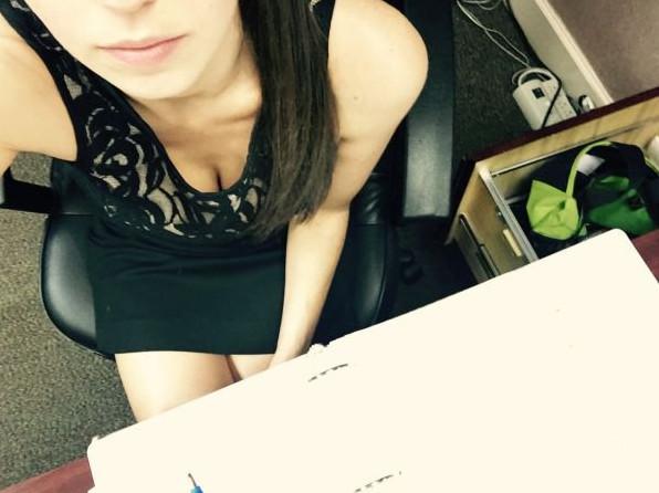 Фото: Дівчини, яким нудно на роботі на 23/01/22