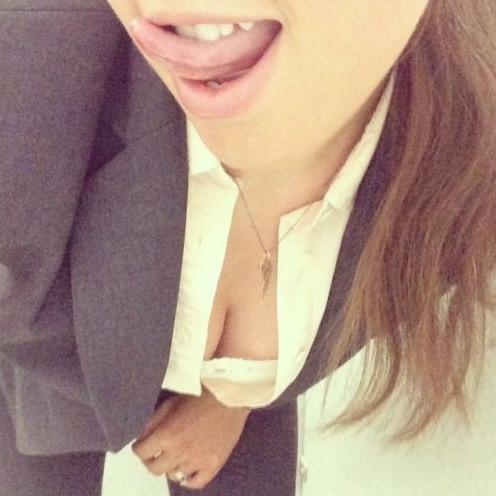 Фото: Дівчини, яким нудно на роботі на 04/02/22