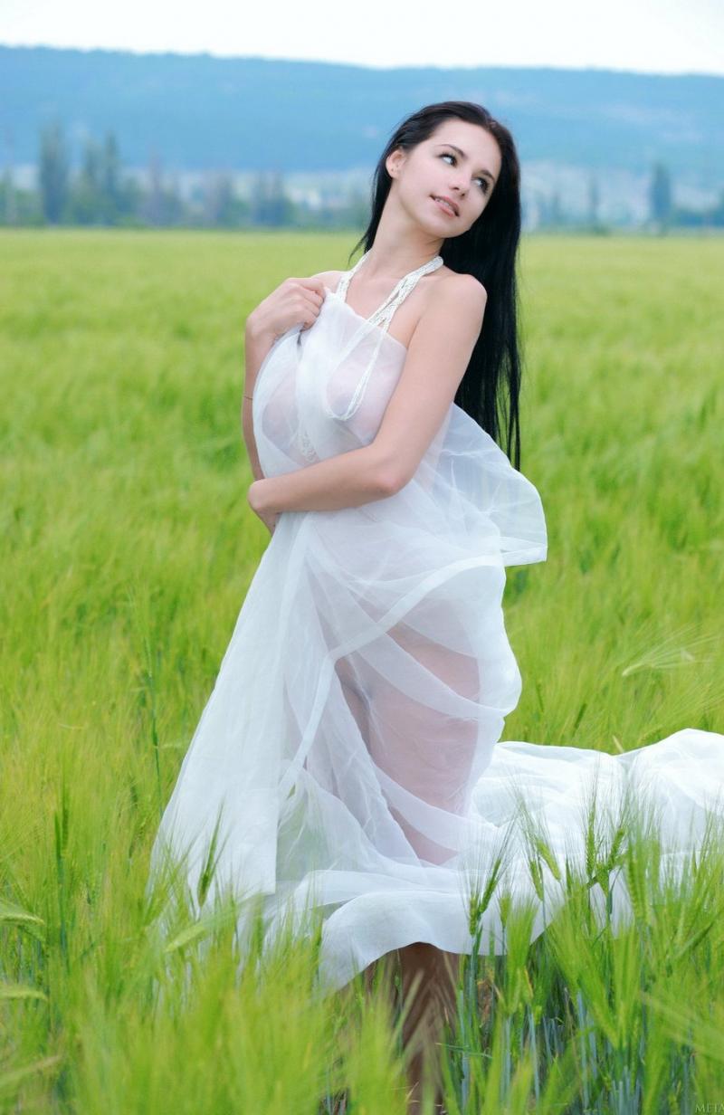 Фото: Леона – Дівчина Дня