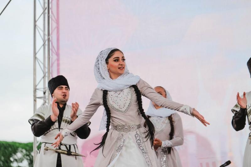 Прыгожыя лезгінкі (39 фота)