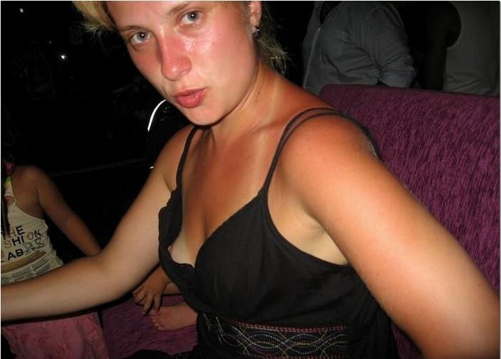 Фото: Ой, засветили и жопу и сиську.