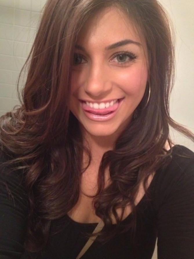 Фото: Селфи от очаровательных красоток