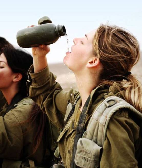 Фото: Девушки-военнослужащие из разных государств мира