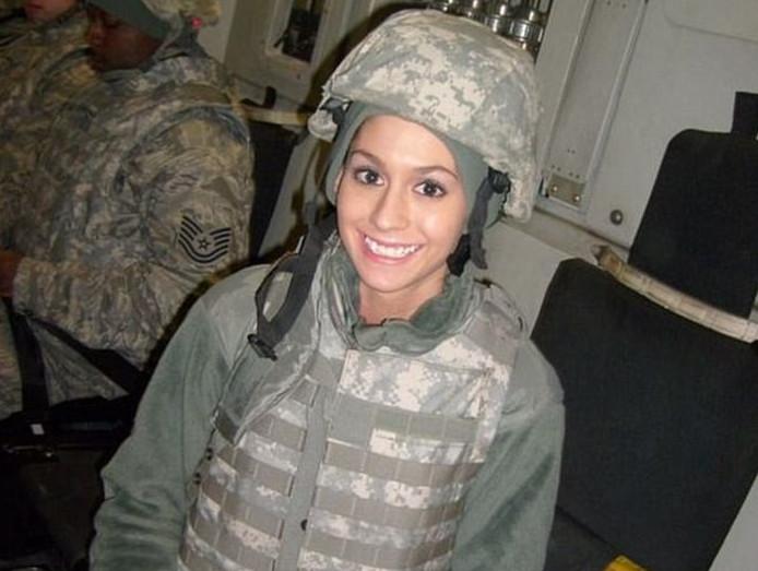 Фото: Фитнес-модель и звезда Instagram Хоуп Ховард оказалась отставным механиком ВВС США.