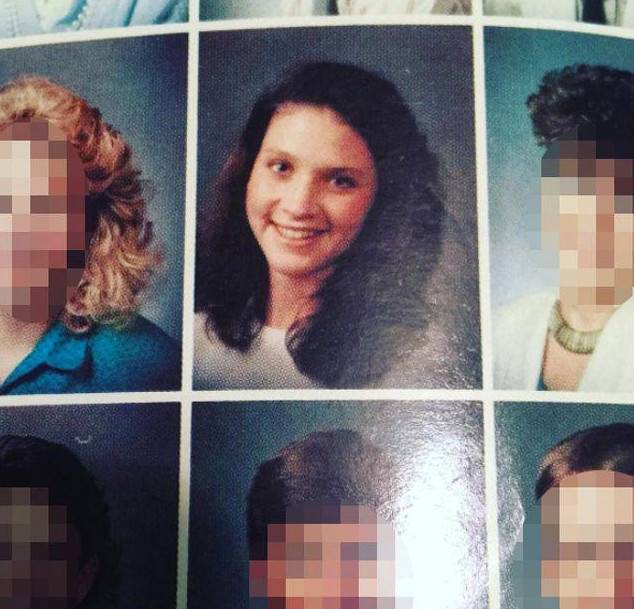 Фото: Мормонская учительница музыки становится моделью с большой грудью