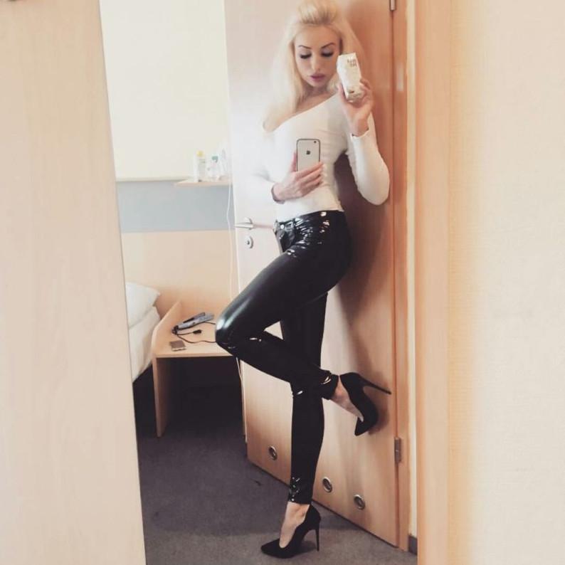 Фото: Престижные темные треггинсы