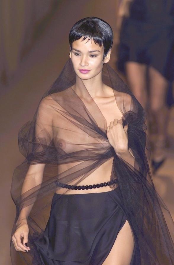 Фото: Прозрачная мода