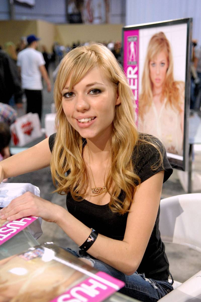 Фото - Модель:  Adrianna Nicole