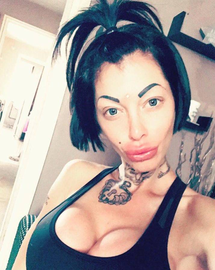 Фото: Большие губы Jay Honeywood