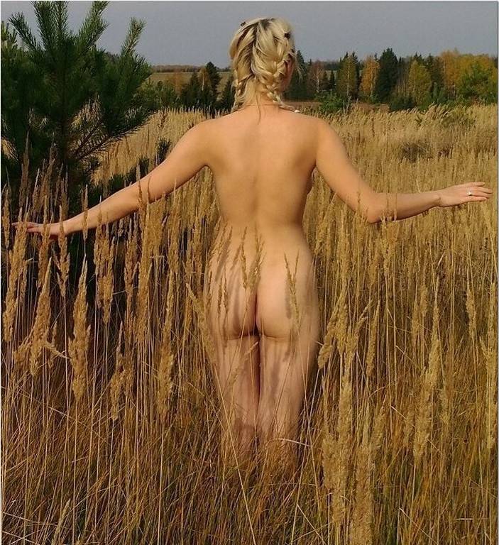 Фото: Девушки на природе ню на 12.10.22