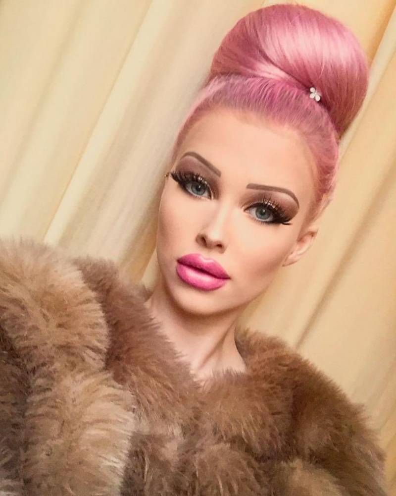 Фото - 18-летняя Барби из Праги на фото