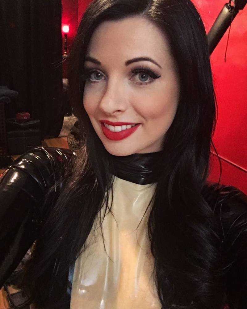 Фото - Модель:  Cherry Torn