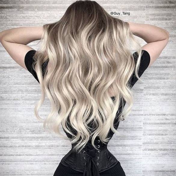 Фото: 'Шведской Барби' Пикси Фокс удалили шесть ребер, чтобы выглядеть как Джессика Рэббит