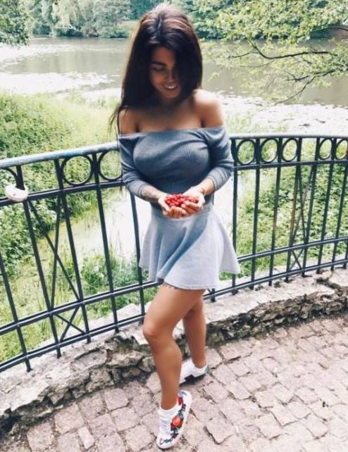 Фото: Девушки, которым подходят короткие юбки