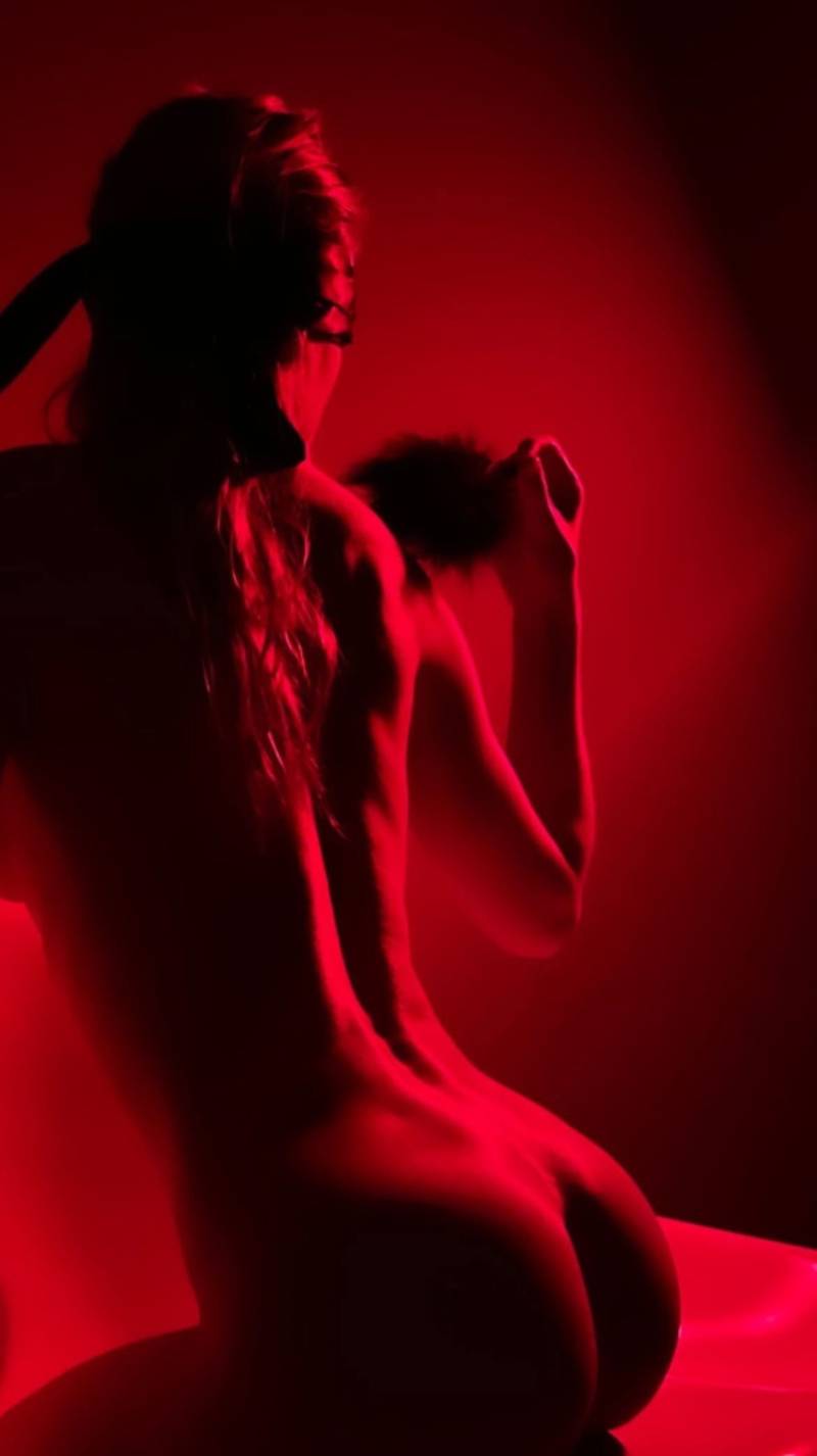 Эксклюзивная фотосессия Яны Швец: Новые обнаженные снимки 2023 года