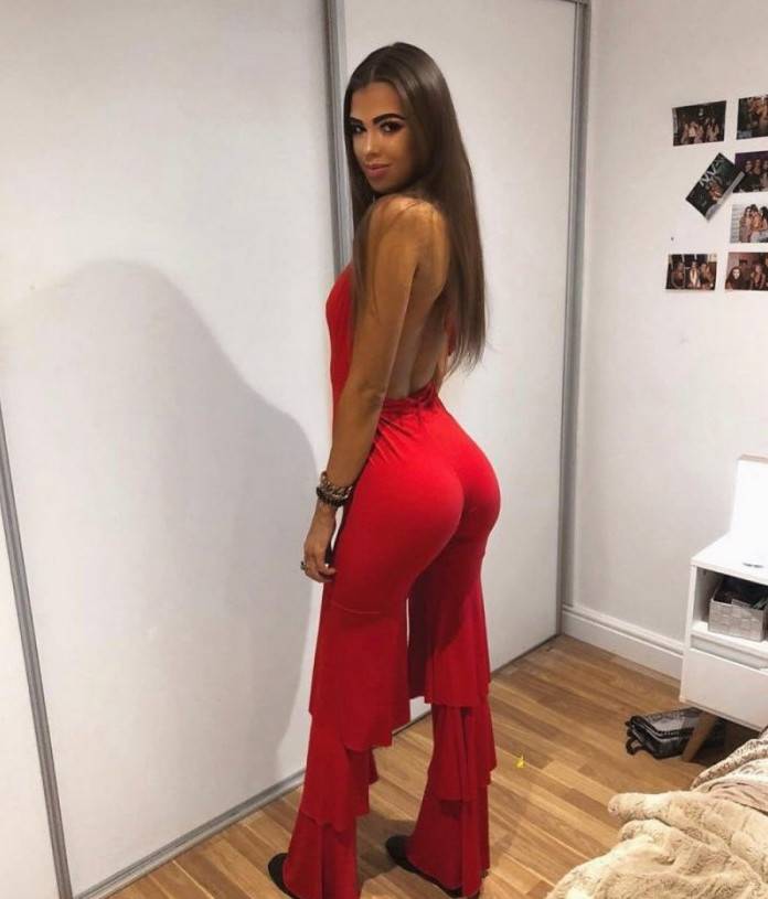 «Очаровательные девушки в фотосессии: спины и ягодицы в центре внимания»